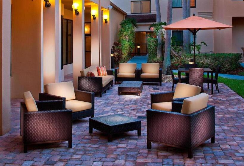 هتل Courtyard Melbourne West