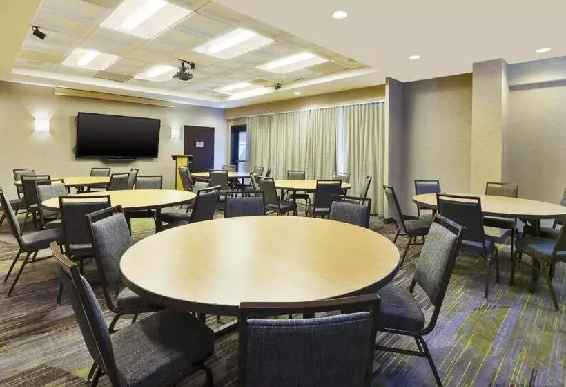 Отель Courtyard By Marriott Secaucus Meadowlands