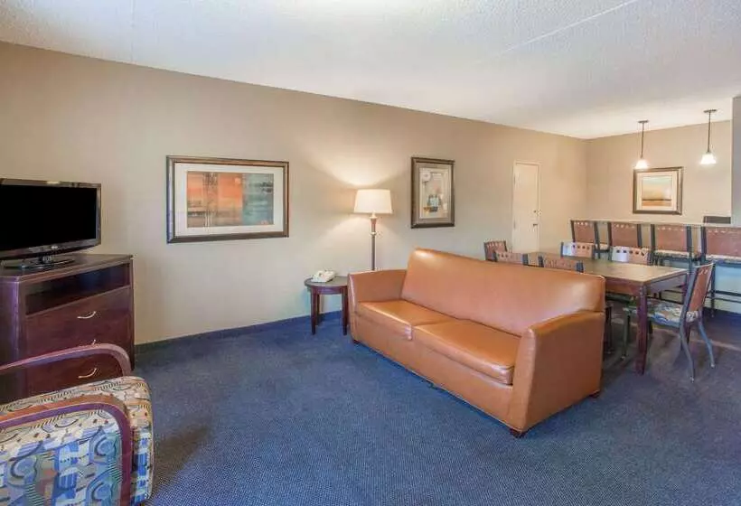 בית מלון כפרי Days Inn & Suites By Wyndham Mesa Near Phoenix