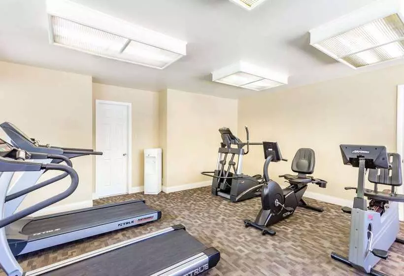 בית מלון כפרי Days Inn & Suites By Wyndham Mesa Near Phoenix