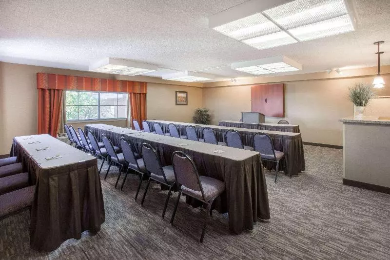 בית מלון כפרי Days Inn & Suites By Wyndham Mesa Near Phoenix