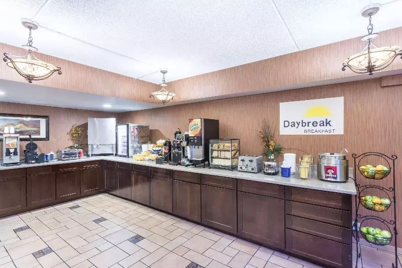 בית מלון כפרי Days Inn & Suites By Wyndham Mesa Near Phoenix