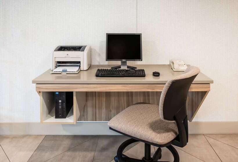 فندق Days Inn & Suites By Wyndham Duluth By The Mall