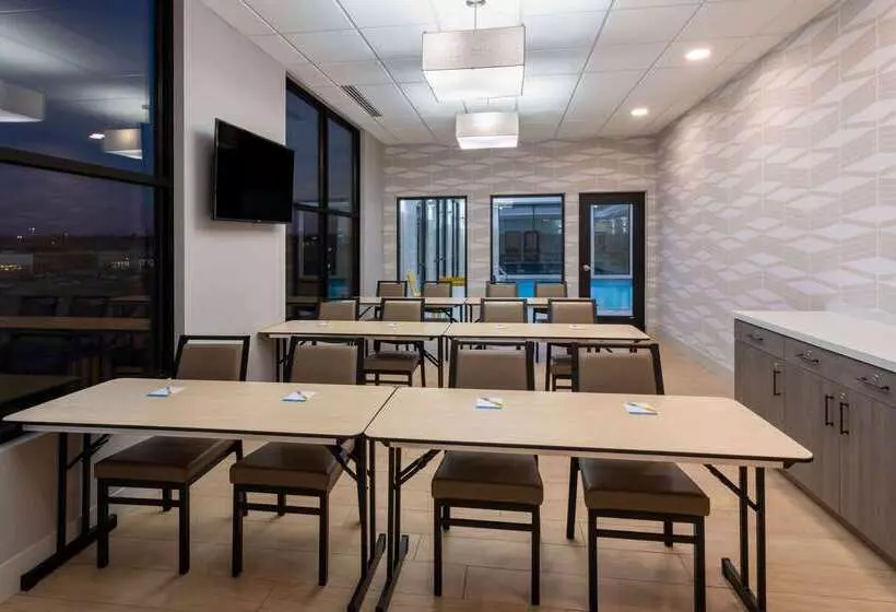 בית מלון כפרי Days Inn & Suites By Wyndham Duluth By The Mall