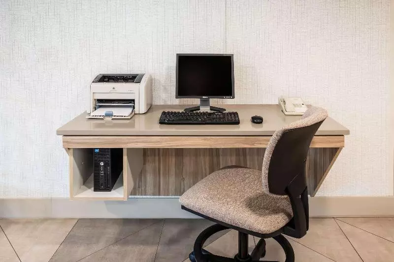 בית מלון כפרי Days Inn & Suites By Wyndham Duluth By The Mall