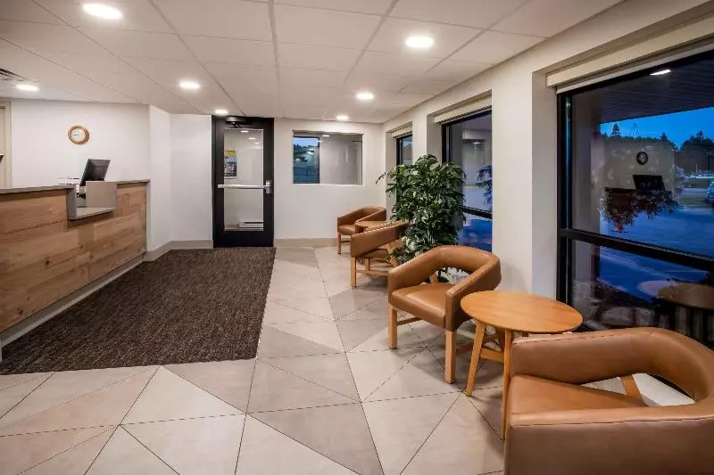 בית מלון כפרי Days Inn & Suites By Wyndham Duluth By The Mall