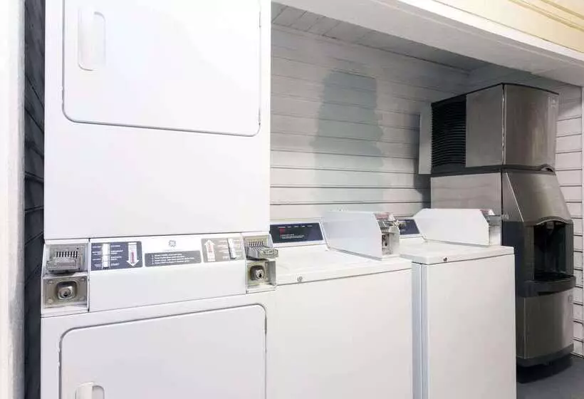 酒店 Days Inn By Wyndham Savannah Airport