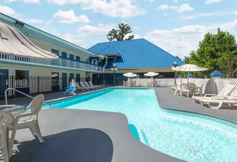 酒店 Days Inn By Wyndham Savannah Airport