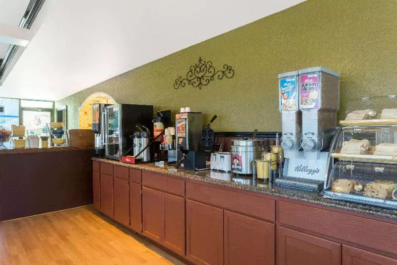 酒店 Days Inn By Wyndham Savannah Airport