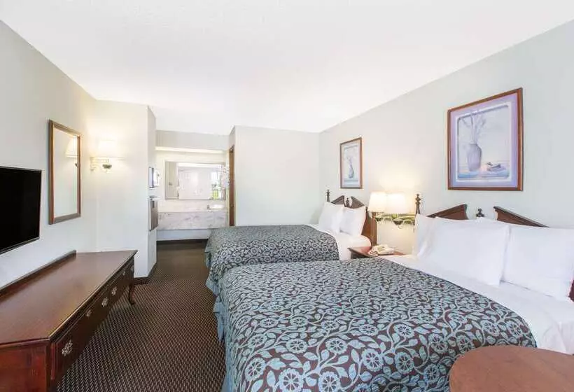 호텔 Days Inn By Wyndham West Point