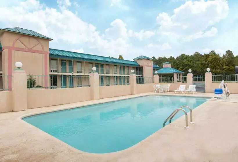 호텔 Days Inn By Wyndham West Point