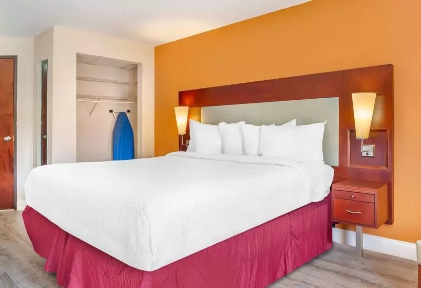 בית מלון כפרי Days Inn & Suites By Wyndham Rocky Mount Golden East