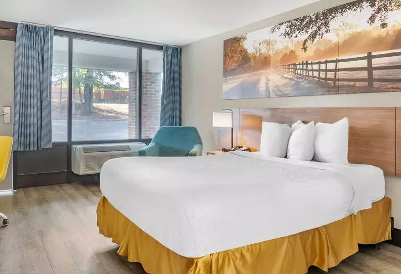 בית מלון כפרי Days Inn & Suites By Wyndham Rocky Mount Golden East