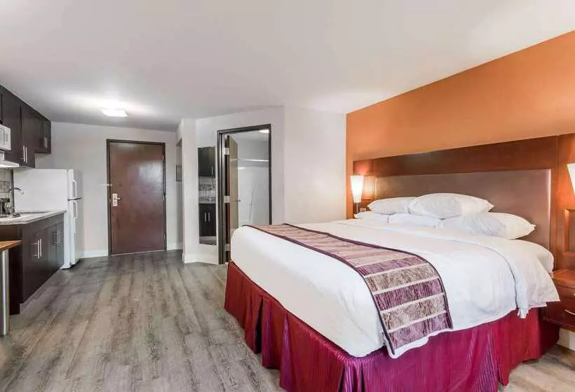 בית מלון כפרי Days Inn & Suites By Wyndham Rocky Mount Golden East