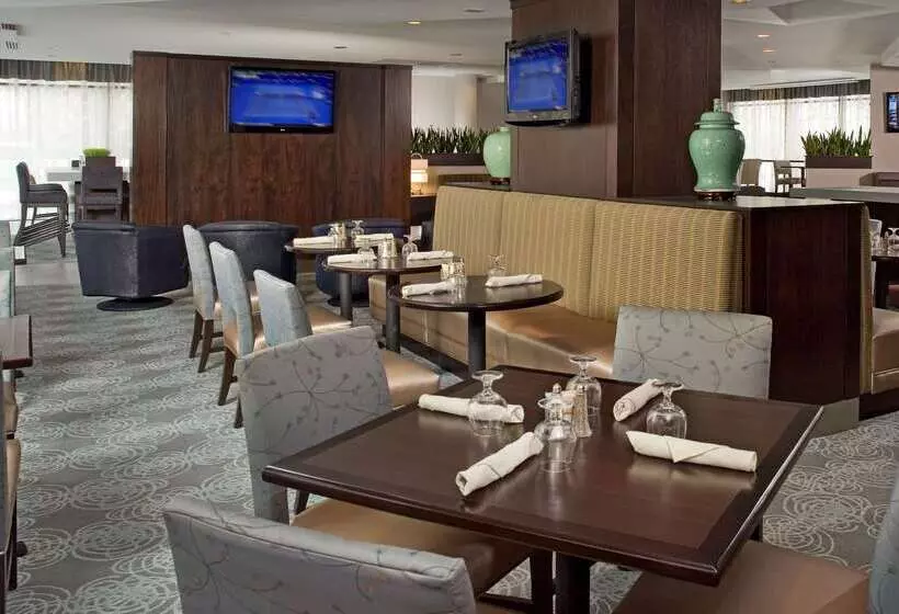 Отель Doubletree By Hilton Chicago Schaumburg