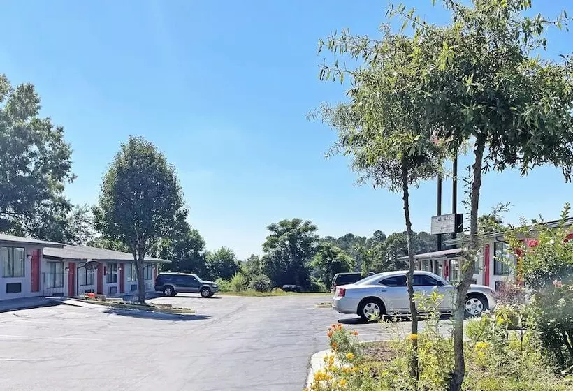 Отель Express Inn Thomson