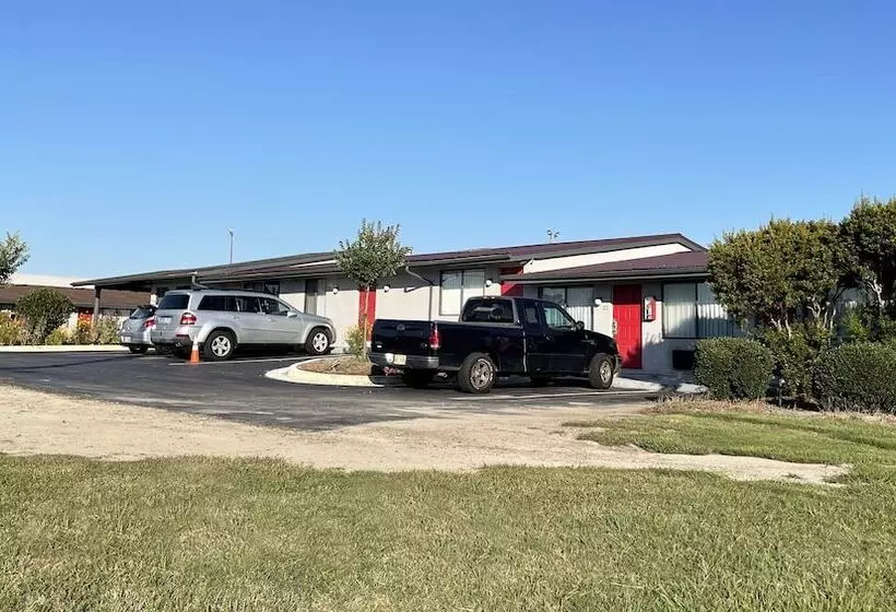 Отель Express Inn Thomson