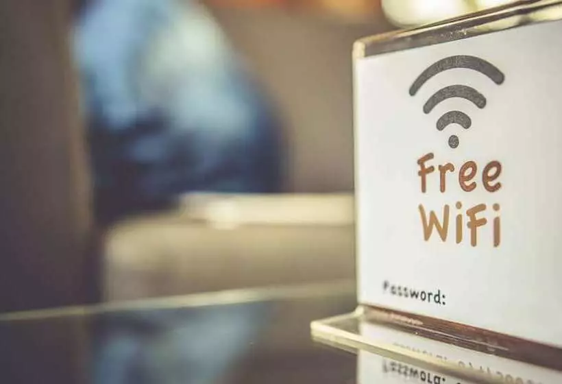 Отель Express Inn Thomson