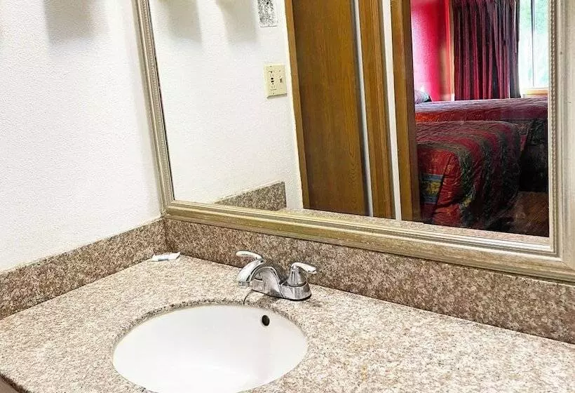 Отель Express Inn Thomson