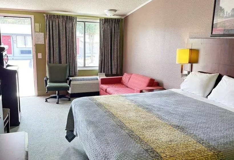 Отель Express Inn Thomson