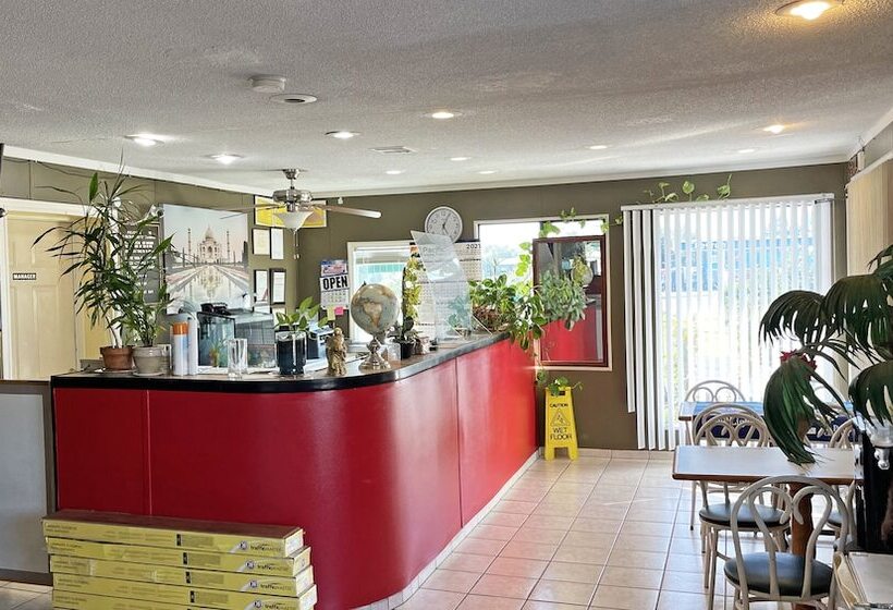 ホテル Express Inn Thomson