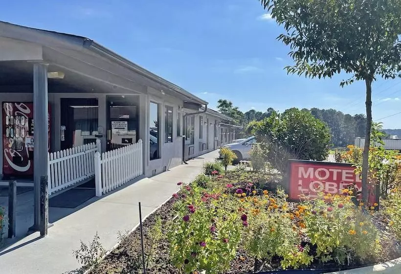 Отель Express Inn Thomson