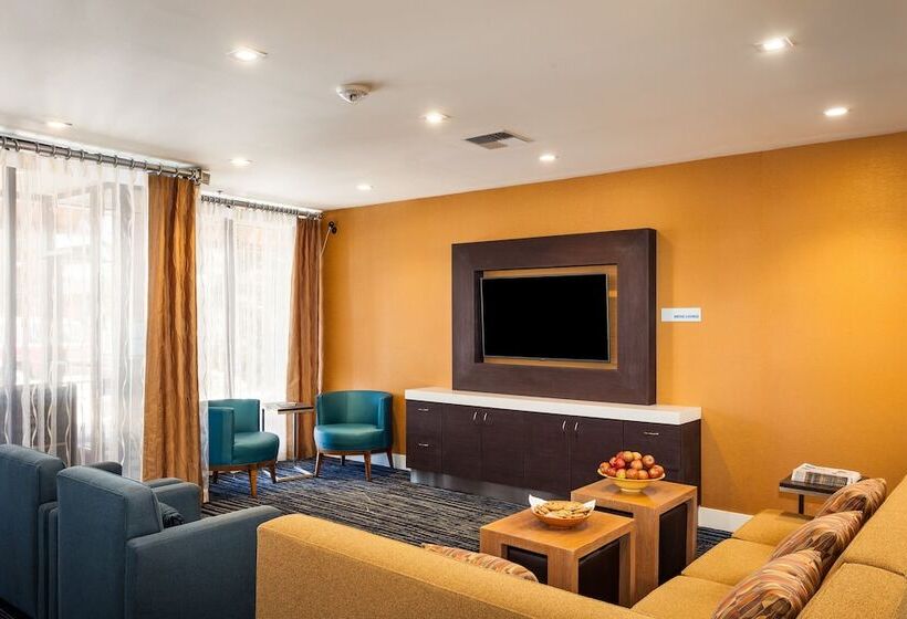 هتل Holiday Inn Express At Monterey Bay, An Ihg