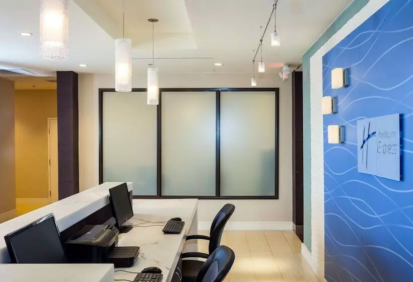 Hôtel Holiday Inn Express At Monterey Bay, An Ihg