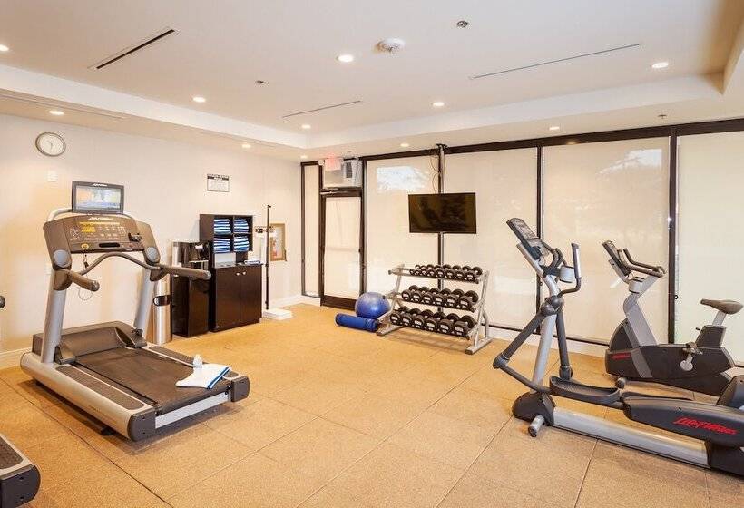 هتل Holiday Inn Express At Monterey Bay, An Ihg