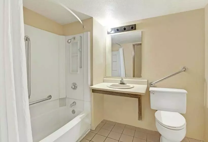 호텔 Monte Carlo Inn