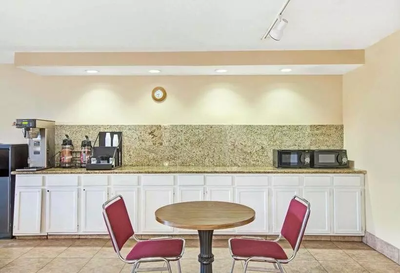 호텔 Monte Carlo Inn