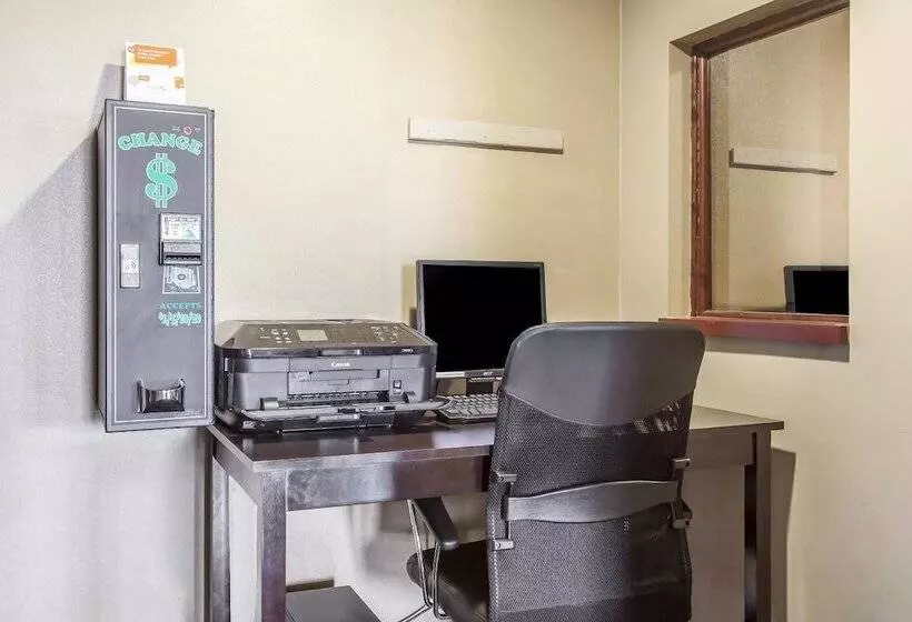 בית מלון כפרי Quality Inn Milansandusky