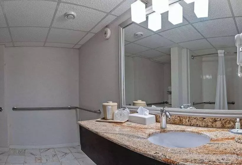 בית מלון כפרי Quality Inn Milansandusky