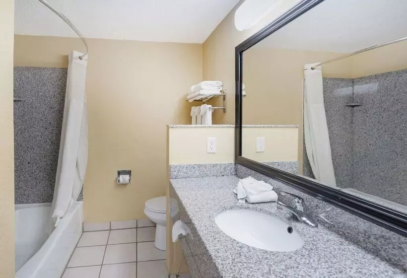 Otel Quality Inn & Suites Bloomington University Area