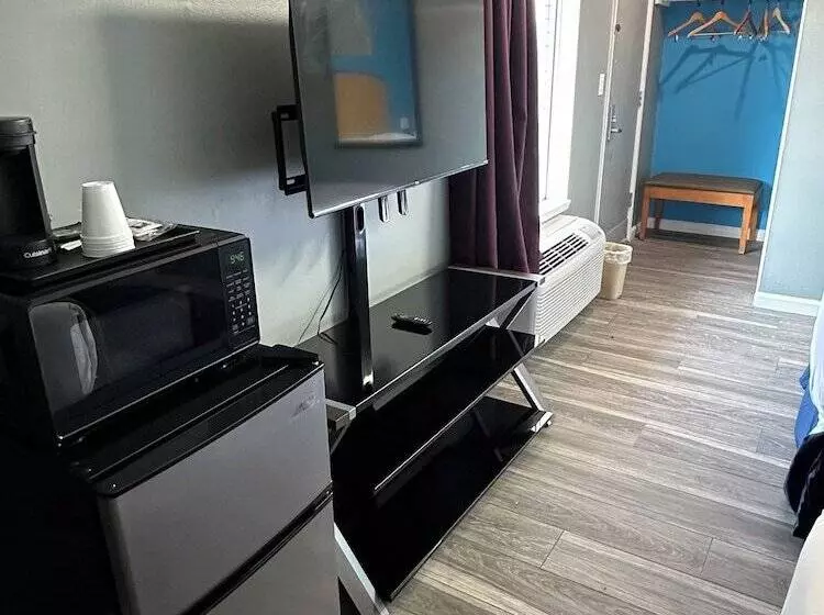 فندق Travel Inn & Suites