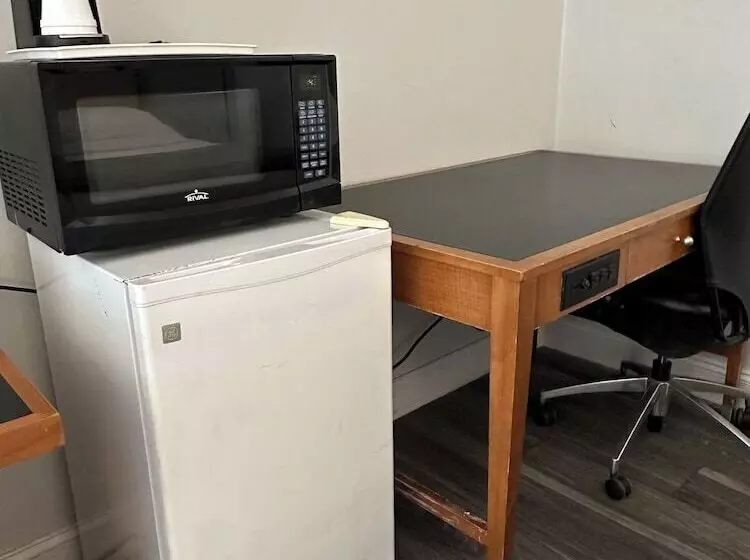 فندق Travel Inn & Suites