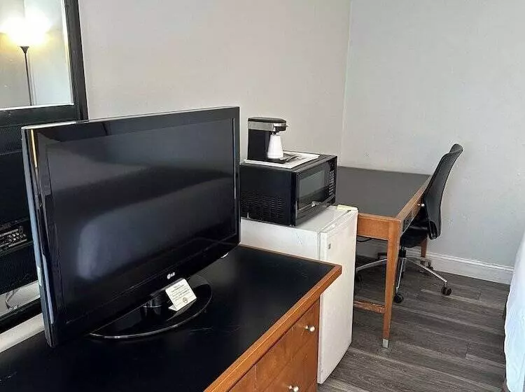 فندق Travel Inn & Suites