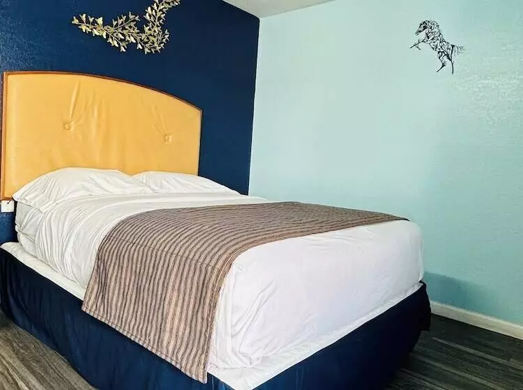 فندق Travel Inn & Suites