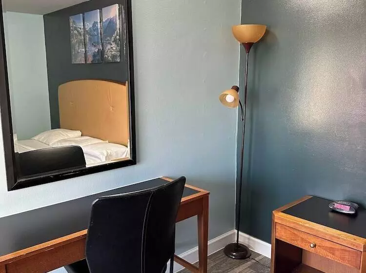 فندق Travel Inn & Suites