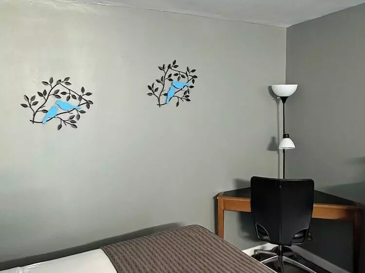 فندق Travel Inn & Suites