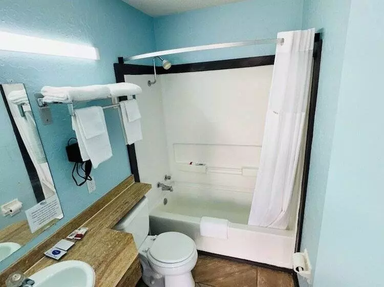 فندق Travel Inn & Suites