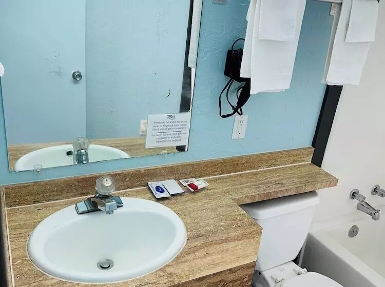 فندق Travel Inn & Suites