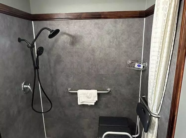 فندق Travel Inn & Suites