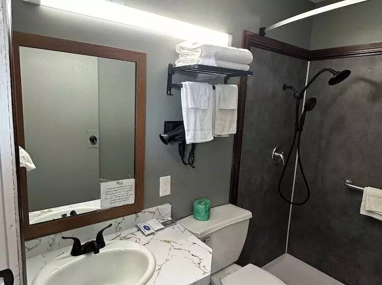 فندق Travel Inn & Suites