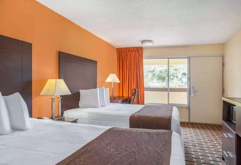 فندق على الطريق Days Inn By Wyndham Brooksville