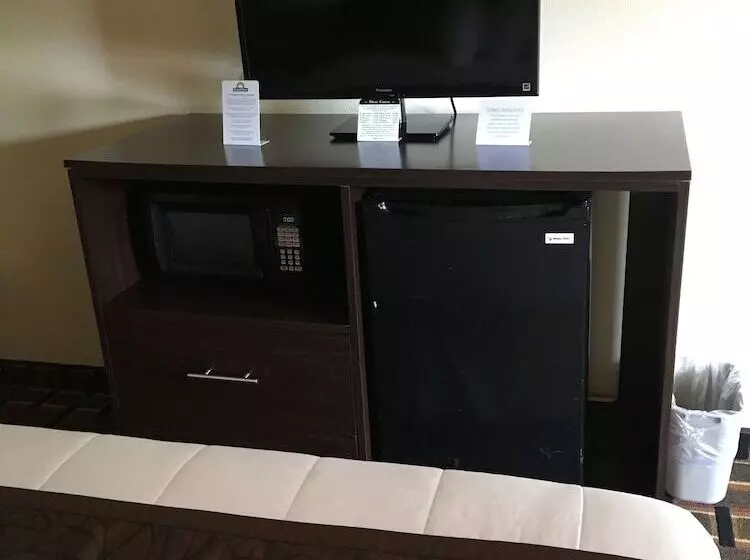 فندق على الطريق Days Inn By Wyndham Brooksville