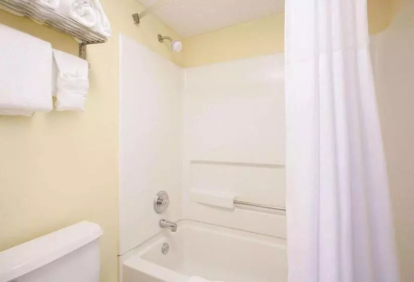 فندق على الطريق Days Inn By Wyndham Brooksville