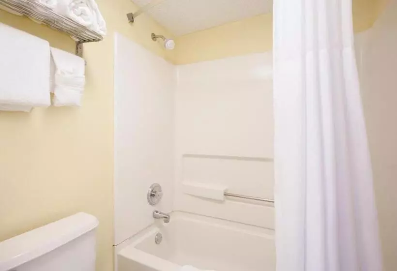 فندق على الطريق Days Inn By Wyndham Brooksville