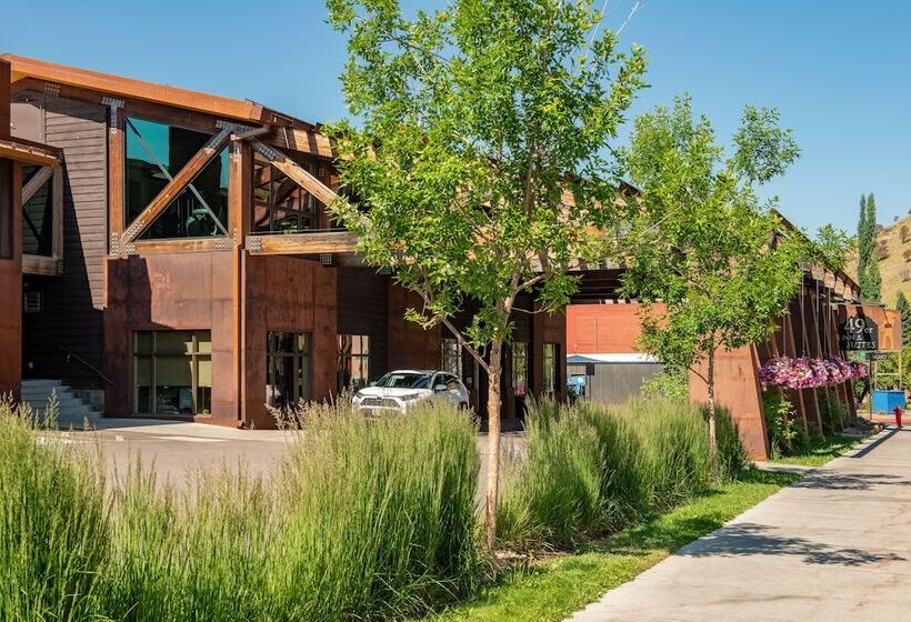 هتل 49'er Inn & Suites