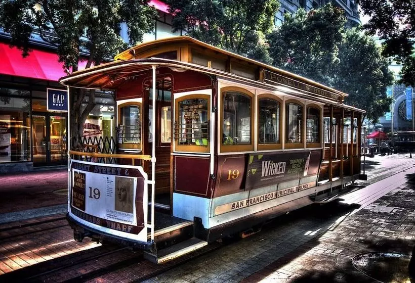 בית מלון כפרי Civic Center Inn